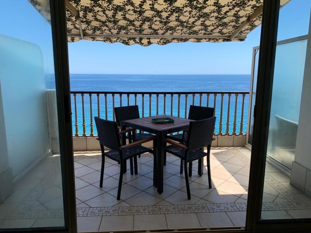 Appartement Avec Vue Sur La Promenade Des