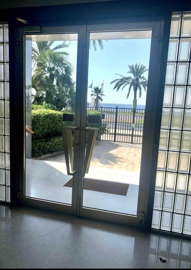 Appartement Avec Vue Sur La Promenade Des *